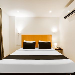 Super Townhouse Oak Indiranagar